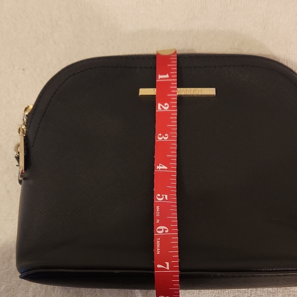 Steve Madden Black Crossbody Bag with Gold Chain - Picture 8 of 8